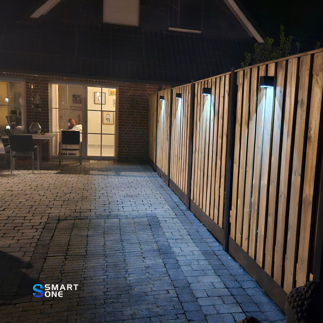 2-IN-1 Solar Wandlamp voor Buiten - Warm &amp; Koud licht - Roestvrij &amp; Waterdicht (IP65)